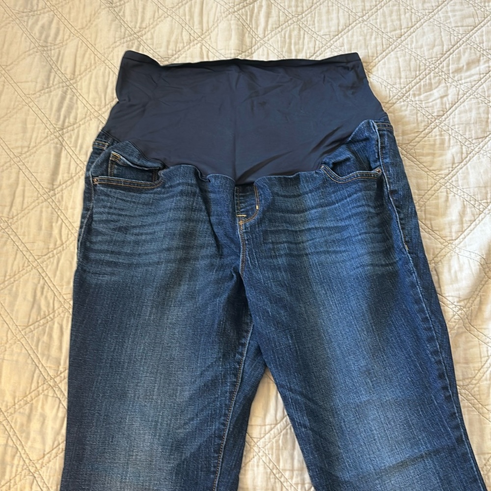 Size 18 regular Old Navy maternity skinny jeans